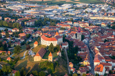 Château Ptuj/Grade Ptuj au-dessus de la vieille ville à Ptuj dans le département Slovénie, Slovénie d'en haut