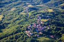 Vue aérienne de Manoir de Vogrsko à Renče-Vogrsko dans le département Slovénie, Slovénie