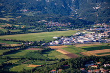 Vue aérienne de Aéroport d'Ajdovščin à Ajdovščina dans le département Slovénie, Slovénie