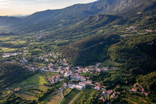Enregistrement par drone de Ajdovščina dans le département Slovénie, Slovénie