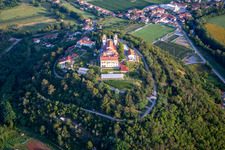 Vue aérienne de Château de Miren à Miren-Kostanjevica dans le département Slovénie, Slovénie