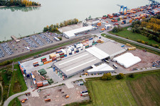Port du Rhin à Wörth am Rhein dans le département Rhénanie-Palatinat, Allemagne d'en haut