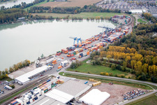 Port du Rhin à Wörth am Rhein dans le département Rhénanie-Palatinat, Allemagne hors des airs