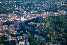 Vue aérienne de Château de Gorizia / Castello di Gorizia et Via Roma à Gorizia dans le département Gorizia, Italie