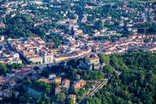 Vue aérienne de Château de Gorizia / Castello di Gorizia et Via Roma à Gorizia dans le département Gorizia, Italie