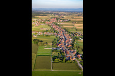 Vue aérienne de De l'ouest à Schleithal dans le département Bas Rhin, France