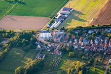 Vue aérienne de Nouveau bâtiment résidentiel à le quartier Schaidt in Wörth am Rhein dans le département Rhénanie-Palatinat, Allemagne