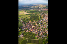 Vue aérienne de Du nord à le quartier Rechtenbach in Schweigen-Rechtenbach dans le département Rhénanie-Palatinat, Allemagne
