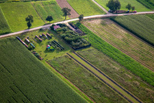 Vue aérienne de Jardin à Aschbach dans le département Bas Rhin, France