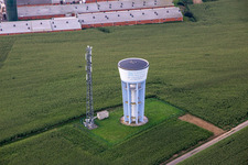 Vue aérienne de Château d'eau à Wintzenbach dans le département Bas Rhin, France