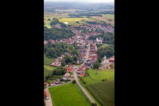 Vue aérienne de Rue de la Hte Vienne depuis l'ouest à Neewiller-près-Lauterbourg dans le département Bas Rhin, France