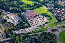 Vue aérienne de Marché à Scheibenhard dans le département Bas Rhin, France