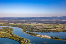 Vue aérienne de Heinrich Krieger KG - Gravière entre le Rhin et le Kriegersee sur l'ancien quartier de Rheinmünster-Stollhofen à le quartier Söllingen in Rheinmünster dans le département Bade-Wurtemberg, Allemagne