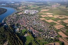 Vue aérienne de Du sud à le quartier Greffern in Rheinmünster dans le département Bade-Wurtemberg, Allemagne