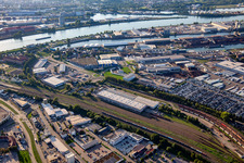Vue aérienne de Gare de fret et port rhénan vus du sud-est à Kehl dans le département Bade-Wurtemberg, Allemagne