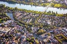 Vue aérienne de Promenade du Rhin et parc des expositions de jardins à Kehl dans le département Bade-Wurtemberg, Allemagne