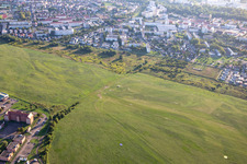 Vue aérienne de Polygones de l'Aérodrome de Strasbourg à le quartier Port du Rhin Centre Ouest in Straßburg dans le département Bas Rhin, France