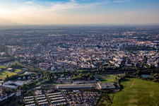 Vue aérienne de Neudorf vu du sud à le quartier Neudorf Sud Centre Est in Straßburg dans le département Bas Rhin, France