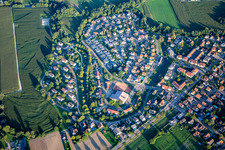 Vue aérienne de Rue de l'Étang à Plobsheim dans le département Bas Rhin, France