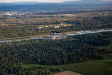 Vue aérienne de Écluses'/Centrale hydroélectrique EDF à l'écluse du Grand Canal D'Alsace EDF de Gerstheim à Gerstheim dans le département Bas Rhin, France