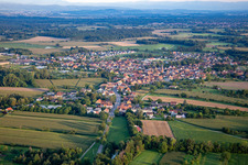 Vue aérienne de Du nord à Obenheim dans le département Bas Rhin, France