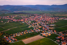 Vue aérienne de Le matin du sud-est à Epfig dans le département Bas Rhin, France