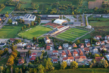 Vue aérienne de FC Rosheim au Complexe Sportif du Neuland au Collège Herrade de Landsberg à Rosheim dans le département Bas Rhin, France