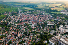 Vue aérienne de Du sud à Molsheim dans le département Bas Rhin, France