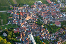 Vue aérienne de Église Saint-Étienne à Wolxheim dans le département Bas Rhin, France