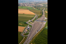Vue aérienne de Station de péage autoroute A4 Hochfelden Sanef Service à Schwindratzheim dans le département Bas Rhin, France