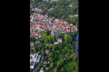 Vue aérienne de Vieille ville historique du sud à Meisenheim dans le département Rhénanie-Palatinat, Allemagne