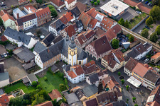 Vue aérienne de Église paroissiale catholique Saint-Antoine à Klenkertor à Meisenheim dans le département Rhénanie-Palatinat, Allemagne