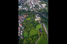 Vue oblique de Château Ebernburg / Centre familial protestant de vacances et d'éducation Ebernburg à le quartier Ebernburg in Bad Kreuznach dans le département Rhénanie-Palatinat, Allemagne