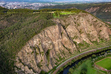 Le Rotenfels est la plus haute paroi abrupte entre la Norvège et les Alpes à Traisen dans le département Rhénanie-Palatinat, Allemagne d'en haut