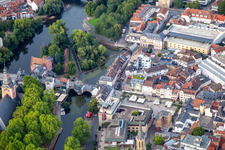 Vue aérienne de Vieux pont de la Nahe - Maisons de pont à Bad Kreuznach dans le département Rhénanie-Palatinat, Allemagne