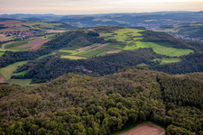 Vue aérienne de Gangelsberg du nord-est à Duchroth dans le département Rhénanie-Palatinat, Allemagne