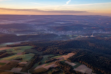 Vue aérienne de Lumière matinale sur le Pflinztal à le quartier Berghausen in Pfinztal dans le département Bade-Wurtemberg, Allemagne