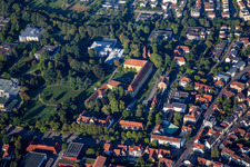 Vue aérienne de Château et église du château Winnenden à Winnenden dans le département Bade-Wurtemberg, Allemagne