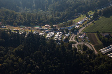 Vue aérienne de 61e Championnat du monde FIM de side-car motocross Rudersberger 2023 du MSC Wieslauftal eV Motocross à le quartier Königsbronnhof in Rudersberg dans le département Bade-Wurtemberg, Allemagne