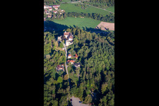 Vue aérienne de Château d'Ebersberg à le quartier Lippoldsweiler in Auenwald dans le département Bade-Wurtemberg, Allemagne