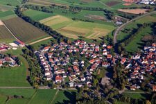 Vue aérienne de Du sud-est à le quartier Unterbrüden in Auenwald dans le département Bade-Wurtemberg, Allemagne