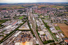 Vue aérienne de Ligne de chemin de fer coupée Eppingen à Eppingen dans le département Bade-Wurtemberg, Allemagne