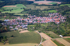 Vue aérienne de Du sud à le quartier Bahnbrücken in Kraichtal dans le département Bade-Wurtemberg, Allemagne