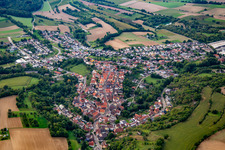 Vue aérienne de De l'est à le quartier Gochsheim in Kraichtal dans le département Bade-Wurtemberg, Allemagne