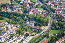 Vue aérienne de Nadine Schwarz, propriétaire d'un chien noir à Gondelsheim dans le département Bade-Wurtemberg, Allemagne