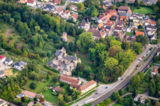 Vue aérienne de Nadine Schwarz, propriétaire d'un chien noir à Gondelsheim dans le département Bade-Wurtemberg, Allemagne
