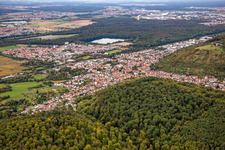Vue aérienne de Du sud-est à le quartier Untergrombach in Bruchsal dans le département Bade-Wurtemberg, Allemagne