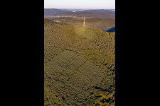 Vue aérienne de Tour de transmission du Col de Pigeonnier à Wissembourg dans le département Bas Rhin, France