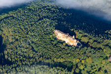 Château Fort de Fleckenstein à Lembach dans le département Bas Rhin, France vu d'un drone