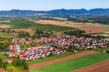 Vue aérienne de Du sud-est à Barbelroth dans le département Rhénanie-Palatinat, Allemagne